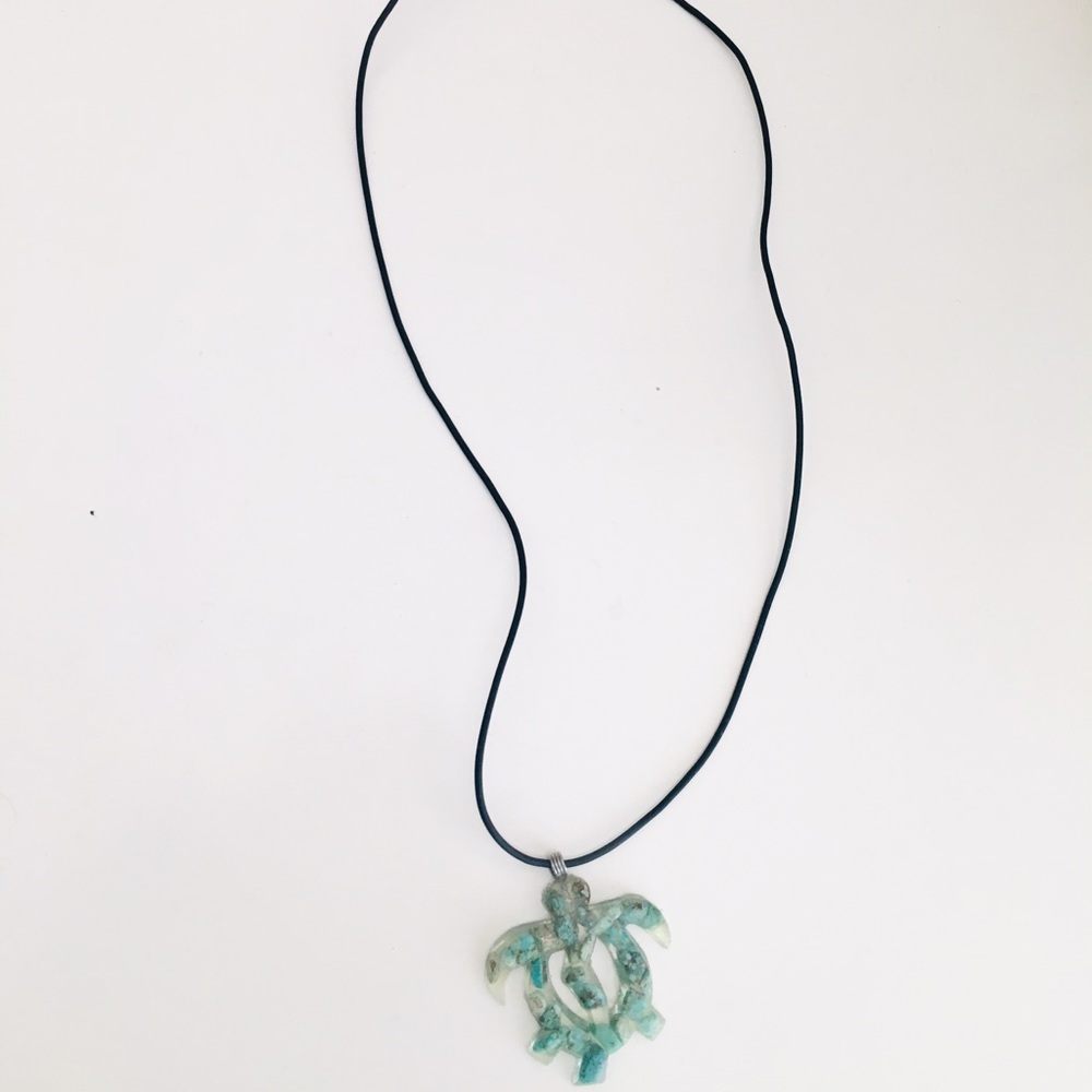 Hawaiian Women's Honu Green Turtle Pendant Mini Pebble Rock Necklace